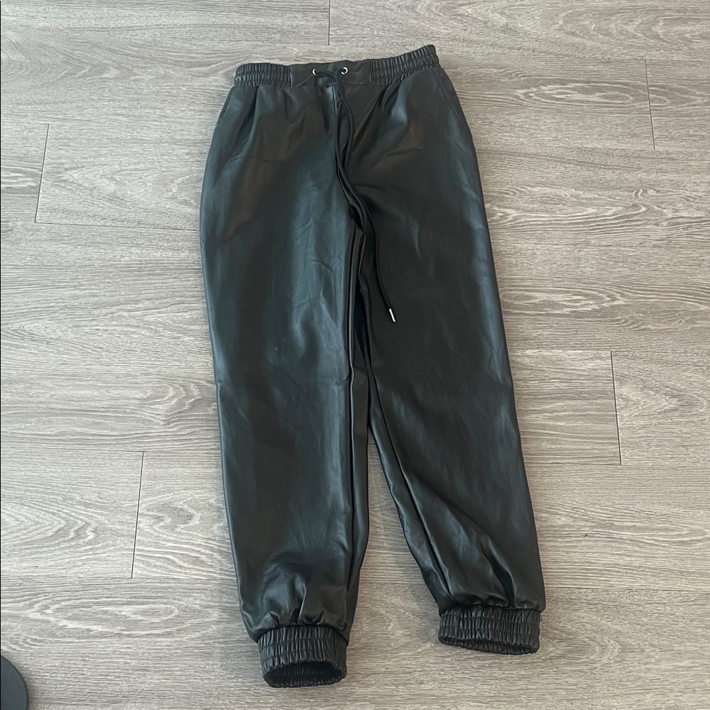 Francesca's Collections Black Cropped Pants